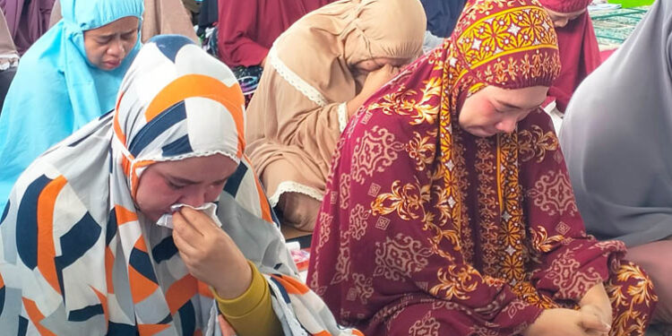 Puluhan warga binaan pemasyarakatan (WBP) Lapas Perempuan Kelas III Gorontalo saat mengikuti kegiatan  Rehabilitasi Sosial Berbasis Tauhid yang digelar di Masjid Saud Al Anazi, Lapas Perempuan Gorontalo, Kamis (26/1/2022). Foto : Lukman Polimengo/mimoza.tv.