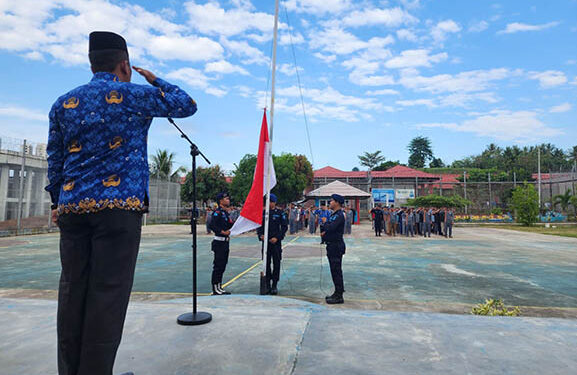 Lembaga Pemasyarakatan (Lapas) Kelas IIB Pohuwato menggelar Upacara Kesadaran Nasional, Selasa (17/1/2023). Foto : Dokumentasi Lapas Pohuwato.