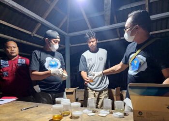 Tim Satuan Operasional Kepatuhan Internal (Satopspatnal) Lembaga Pemasyarakatan Kelas IIB Upt Kanwil Kemenkumham Gorontalo, menggandeng Institusi Aparat Penegak Hukum (APH) dari Polres Pohuwato, Kodim 1313 Marisa serta Badan Narkotika Nasional Kabupaten (BNNK), menyisir seluruh blok dan menggeledah kamar hunian serta menggelar test urine kepada warga binaan, Rabu (25/1/2023) malam.