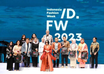 Ajang Indonesia Fashion Week (WFW) 2023 kembali digelar secara luring di Jakarta Convention Center. Ajang yang digelar mulai berlangsung dari tanggal 22 hingga 26 Februari  2023 ini mengangkat tema ‘Sagara dari Timur Wastra Sulaman Karawo Gorontalo, dimana mengangkat Gorontalo sebagai inspirasi. Foto : Istimewa.