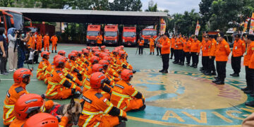 Sebanyak 47 personil yang tergabung dalam Indonesia Search an Rescue (INASAR) dilepas oleh Kabasarnas Marsdya TNI Henri Alfiandi ke Turki, Jumat (10/2/2023).