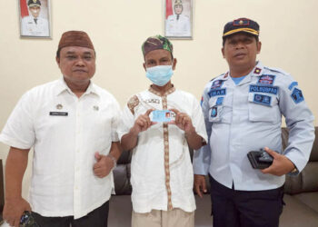 Sebanyak 7 warga binaan pemasyarakatan di Lapas Pohuwato melakukan perekaman e-KTP di Kantor Kependudukan dan Catatan Sipil (Dukcapil) Pohuwato, Rabu (15/2/2023). Foto : Lumas Lapas Pohuwato.