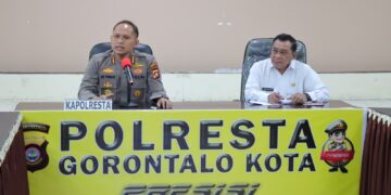 Kapolresta Gorontalo Kota, Kombes Pol Ade Permana saat rapat koordinasi bersama Pemerintah Kota Gorontalo yang digelar di Aula Wira Pratama Mapolresta, Rabu (5/4/2023).