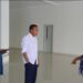 Ketua Bappilu DPW Partai NasDem Gorontalo, Rustam Akili bersama pengurus partai lainnya saat meninjau Kantor DPW NasDem baru yang berada di Kelurahan Dulomo Selatan, Kecamatan Sipatana, Kota Gorontalo, Senin (3/7/2023).