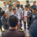 Aliansi Mahasiswa dan Masyarakat Peduli Gorontalo (AMPG) meminta pihak Kejaksaan Tinggi (Kejati) Gorontalo, untuk segera menahan Hamim Pou dalam kasus dugaan korupsi program Bantuan Sosial (Bansos) tahun 2011 -2012. Hal itu AMPG sampaikan saat menggelar unjuk rasa di Kantor Kejati Gorontalo pada Selasa (26/9/2023). Foto : Lukman Polimengo/mimoza.tv.