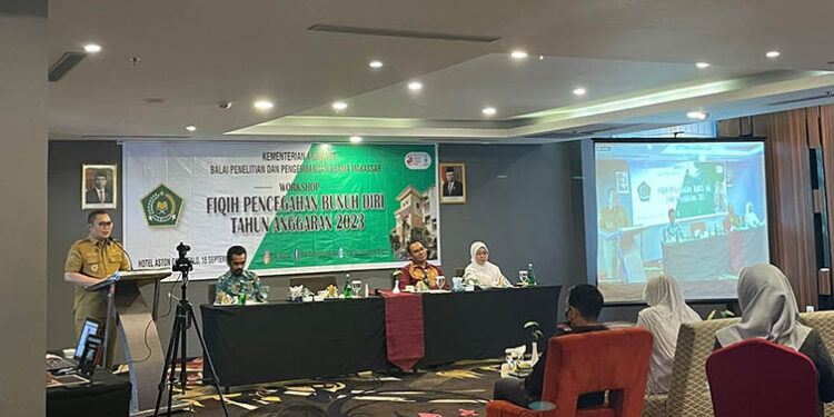 Penjabat Gubernur Gorontalo, Ismail Pakaya memberikan apresiasi dan dukungannya kepada Balai Litbang Agama (BLA) Makassar Kementerian Agama Republik Indonesia, bersama Pusat Inovasi Universitas Negeri Gorontalo (UNG), Gusdurian Gorontalo, dan Pondok Pesantren Salafiyah Syafiiyah yang telah menggelar Workshop Fiqh Pencegahan Bunuh Diri di salah satu hotel di Kota Gorontalo pada Senin (18/9/2023).