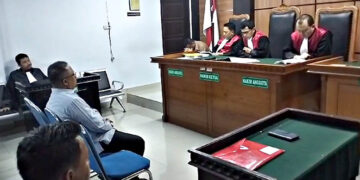 Majelis hakim di Pengadilan Negeri IA Gorontalo menolak nota keberatan Risman Taha, terdakwa dalam sidang kasus narkoba, dengan agenda putusan sela, Kamis (21/9/2023). Foto : Lukman Polimengo/mimoza.tv.