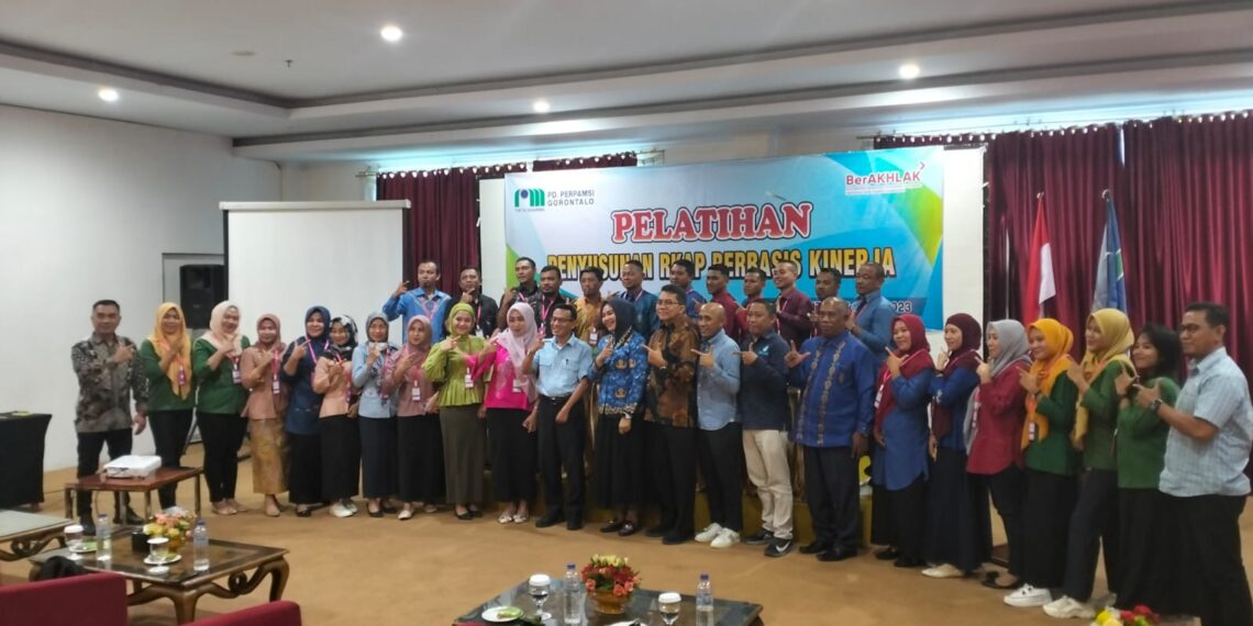 Persatuan Perusahaan Air Minum Seluruh Indonesia (PERPAMSI) menggelar pelatihan penyusunan Rencana Kerja dan Anggaran Perusahaan (RKAP) berbasis kinerja, Senin (17/10/2023). Foto : Lukman Polimengo/mimoza.tv.