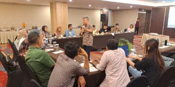 Asosiasi Media Siber Indonesia (AMSI) menggelar pelatihan “Green Growth Journalism” yang melibatkan 20 peserta yang berprofesi sebagai jurnalis dan konten kreator dari wilayah Sulawesi, Maluku, dan Papua. Kegiatan yang yang berkolaborasi dengan BBC Media Action ini berlangsung di Makassar, Sulawesi Selatan selama 3 hari, dari 14 - 16 November 2023.