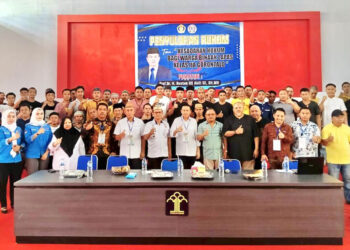 Foto bersama warga binaan bersama  Lembaga Bantuan Hukum (LBH) Universitas Gorontalo (UG), yang mengadakan penyuluhan hukum kepada puluhan warga binaan di Lembaga Pemasyarakatan (Lapas) Kelas IIA Gorontalo, Rabu (8/11/2023).