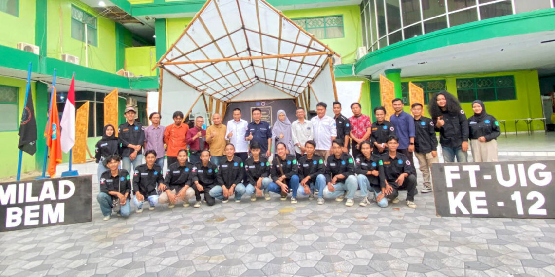 Dr. Rustam Akili, SE, SH, MH.foto bersama, dalam rangka Milad ke XII Fakultas Teknis Universitas Ichsan Gorontalo (UIG), Kamis (9/11/2023).