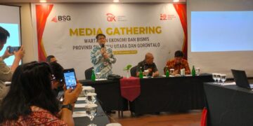 Kepala OJK Sulutgomalut, Winter Marbun, saat memberikan sambutan pada kegiatan Media Gathering Wartawan Ekonomi dan Bisnis yang digelar di salah satu hotel di Kota Gorontalo, Selasa (28/11/2023).