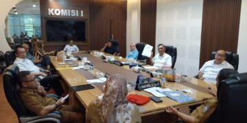 membahas soal pembangunan Islamic Center dan masjid Raya, Komisi I DPRD Provinsi Gorontalo menggelar rapat dengar pendapat bersama dinas terkait, dan Asisten Setda Provinsi Gorontalo, Selasa (12/12/2023). Foto : Lukman/mimoza.tv.