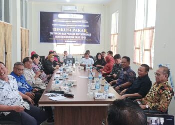Memeriahkan Milad ke-33 Ikatan Cendekiawan Muslim se-Indonesia (ICMI), Majelis Pengurus Wilayah (MPW) ICMI Provinsi Gorontalo menyelenggarakan diskusi pakar dengan tema "Tantangan dan Peluang Kepemimpinan 2024 Menuju Indonesia Emas 2045, yang digelar di  Ruang Sidang Pascasarjana Universitas Bina Mandiri (UBM)  
Gorontalo, Kamis (7/12/2023).