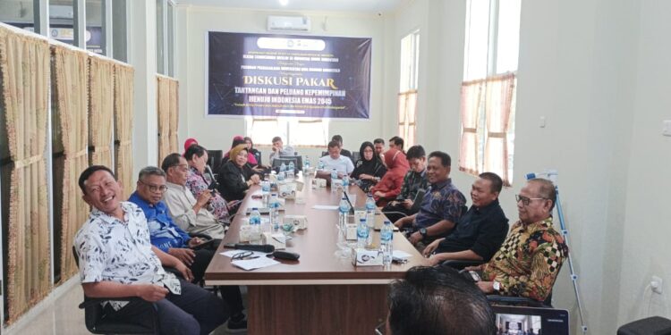 Memeriahkan Milad ke-33 Ikatan Cendekiawan Muslim se-Indonesia (ICMI), Majelis Pengurus Wilayah (MPW) ICMI Provinsi Gorontalo menyelenggarakan diskusi pakar dengan tema "Tantangan dan Peluang Kepemimpinan 2024 Menuju Indonesia Emas 2045, yang digelar di  Ruang Sidang Pascasarjana Universitas Bina Mandiri (UBM)  
Gorontalo, Kamis (7/12/2023).