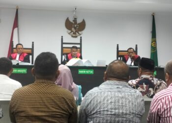 Sidang kasus dugaan korupsi program Sambungan Rumah Masyarakat Berpenghasilan Rendah (SR-MBR) Perumda Tirta Bulango, yang digelar di PN Tipikor dan PHI Gorontalo, Senin (22/1/2024). Foto : Lukman/mimoza tv.