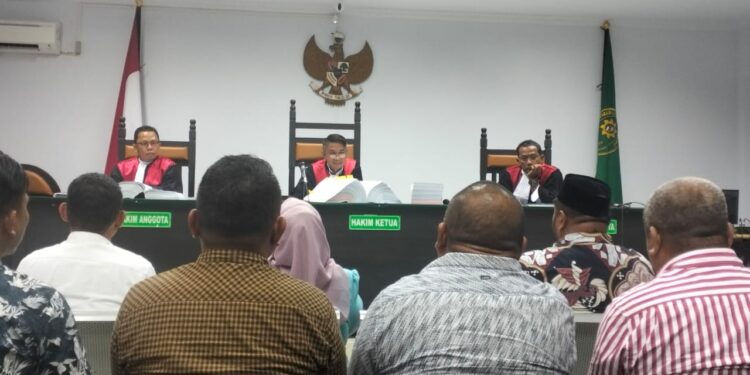 Sidang kasus dugaan korupsi program Sambungan Rumah Masyarakat Berpenghasilan Rendah (SR-MBR) Perumda Tirta Bulango, yang digelar di PN Tipikor dan PHI Gorontalo, Senin (22/1/2024). Foto : Lukman/mimoza tv.
