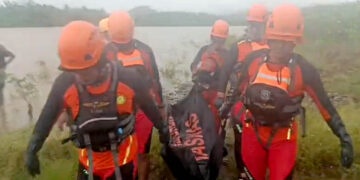 Tim SAR Gorontalo berhasil menemukan jasad Muhtar Manaku (60) pada hari Minggu (21/01/2024) pukul 09.55 WITA, setelah korban hanyut di Sungai Paguyaman. Pencarian dilakukan setelah perahu yang ditumpangi oleh korban terbalik, meninggalkannya di tengah sungai.
