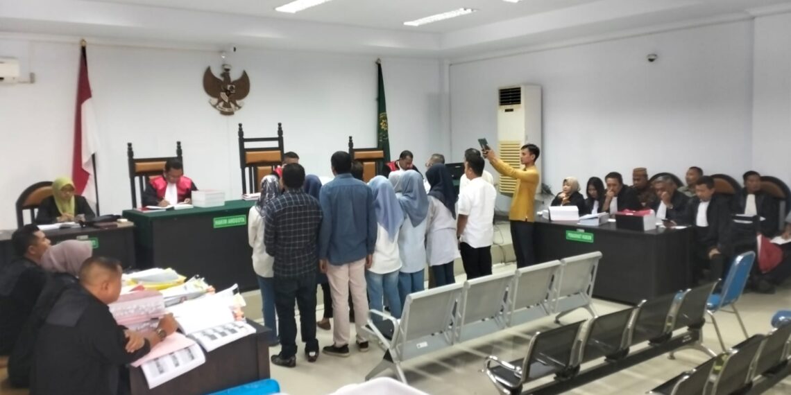 Sidang dugaan korupsi program sambungan air minum untuk masyarakat berpenghasila rendah (SR-MBR) Perumda Tirta Bulango, yang digelar di Pengadilan Tipikor dan Hubungan Industrial Gorontalo, Kamis (18/1/2024). Foto : Lukman/mimoza.tv.