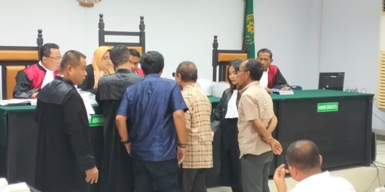 Sidang dugaan korupsi pada program Sambungan Rumah Berpenghasilan Rendah (SR - MBR) perusahaan air mimum Perumda Tirta Bulango kembali dilanjutkan di Pengadilan negeri Tindak Pidana Korupsi (Tipikor) dan Hubungan Industrial, Gorontalo, Kamis (25/1/2024). Foto : Lukman/mimoza.tv.