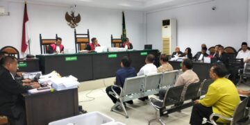 Sidang dugaan korupsi pada program Sambungan Rumah Berpenghasilan Rendah (SR - MBR) perusahaan air mimum Perumda Tirta Bulango kembali dilanjutkan di Pengadilan negeri Tindak Pidana Korupsi (Tipikor) dan Hubungan Industrial, Gorontalo, Kamis (25/1/2024). Foto : Lukman/mimoza.tv.