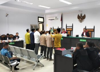Sidang dugaan korupsi pada program Sambungan Rumah Berpenghasilan Rendah (SR - MBR) perusahaan air mimum Perumda Tirta Bulango kembali dilanjutkan di Pengadilan negeri Tindak Pidana Korupsi (Tipikor) dan Hubungan Industrial, Gorontalo, Kamis (25/1/2024). Foto : Lukman/mimoza.tv.