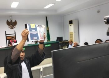 Sidang dugaan korupsi pada program Sambungan Rumah Berpenghasilan Rendah (SR - MBR) perusahaan air mimum Perumda Tirta Bulango kembali dilanjutkan di Pengadilan negeri Tindak Pidana Korupsi (Tipikor) dan Hubungan Industrial, Gorontalo, Kamis (25/1/2024). Foto : Lukman/mimoza.tv.