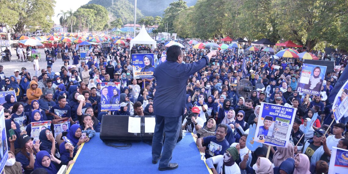 Ketua DPW Partai Nasdem Gorontalo, Rachmat Gobel, saat kampanye di Lapangan Taruna Remaja,Kota Gorontalo.