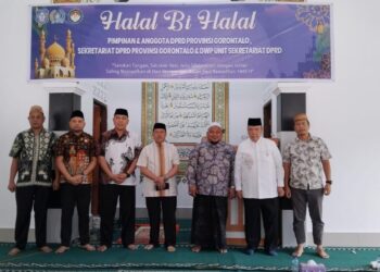 Pimpinan dan anggota DPRD Provinsi Gorontalo, bersama dengan Sekretariat dan Unit Sekretariat DWP, menggelar acara Halal bi Halal
