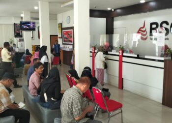 Suasana pelayanan di Bank SulutGo Cabang Gorontalo.
