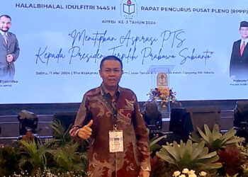 Ketua Dewan Pembina Yayasan Pendidikan Duluwo Limo Lo Pohala'a (YPDLP) Gorontalo, Prof. Rustam Akili, menghadiri acara Halal Bihalal Idul Fitri 1445 H dan Rapat Pengurus Pusat Pleno (RPPP) ke-3 Asosiasi Perguruan Tinggi Swasta Indonesia (APTISI) APTISI Tahun 2024, yang digelar di The Krakatau Grand Ballroom, Jakarta, Sabtu (11-5-2024).