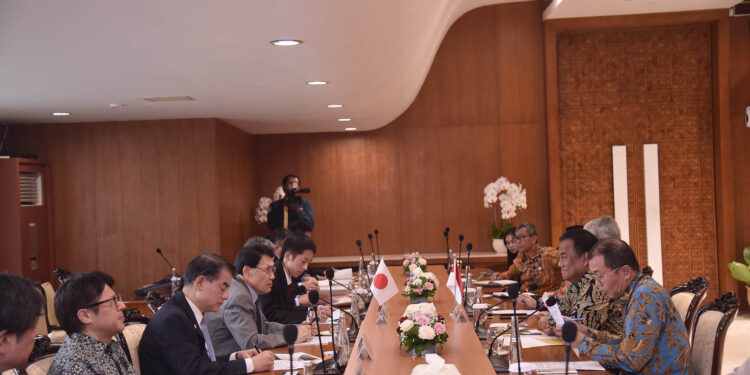 Wakil Ketua DPR RI Bidang Korinbang, rachmat Gobel saat menerima delegasi dari partai berkuasa di Jepang, Liberal Democratic Party (LDP), Jumat (3/5/2024).