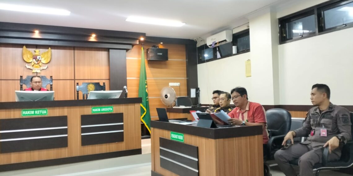 Pi9hak Kejaksaan selaku termohon, saat ,membacakan jawaban dalam sidang Praperadilan kasus Banso Bone Bolango, yang melibatkan Hamim Pou. Foto : Lukman/mimoza.tv.