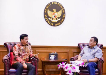 Wakil Ketua DPR RI Bidang Korinbang, Rachmat Gobel, melakukan kunjungan ke Menko Polhukam Hadi Tjahjanto guna membahas pemberian gelar pahlawan nasional untuk HB Jassin, Selasa (25-6-2024).