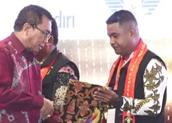 Kepala Desa Muara Bone, Alfrits Ana, berhasil mengharumkan nama Provinsi Gorontalo dengan meraih posisi terbaik kelima dalam ajang Paralegal Justice Award 2024. Foto : Dokukemntasi Kemenkumham Gorontalo.