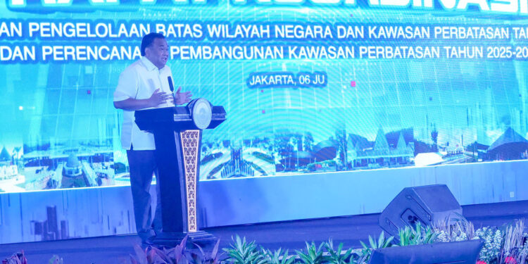 Ketua Tim Pengawas Pembangunan Daerah Perbatasan DPR RI, Rachmat Gobel, saat memberikan sambutan dalam kegiatan Rapat Koordinasi Pengendalian Pengelolaan Batas Wilayah Negara dan Kawasan Perbatasan Tahun 2020-2024 dan Perencanaan Pembangunan Kawasan Perbatasan Tahun 2025-2029, yang berlangsung di Jakarta, Kamis, 6 Juni 2024. Foto : Dokumentasi Stafsus Wakil Ketua DPR RI Bid. Korinbang.
