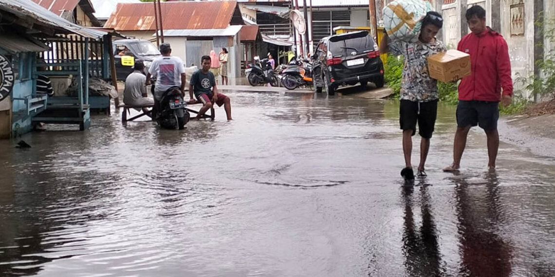 Banjir yang menggenangi salah satu kelurahan di Kota Gorontalo. Foto : Lukman/mimoza.tv.