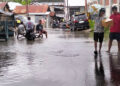 Banjir yang menggenangi salah satu kelurahan di Kota Gorontalo. Foto : Lukman/mimoza.tv.