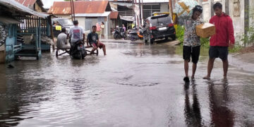 Banjir yang menggenangi salah satu kelurahan di Kota Gorontalo. Foto : Lukman/mimoza.tv.