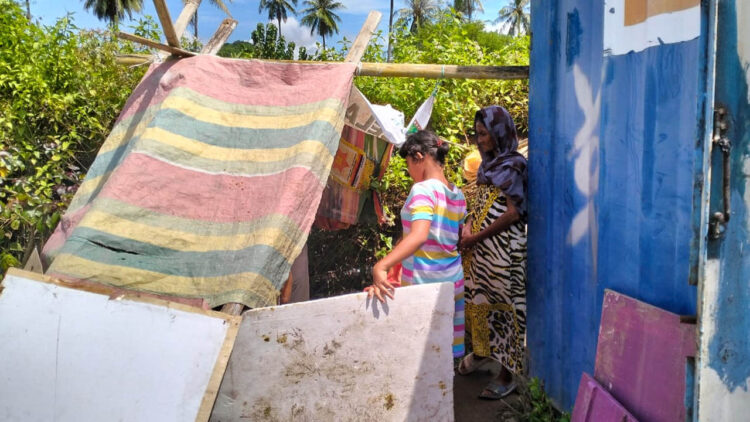 Kamar mandi darurat yang di bangun oleh Hadija Kadir, warga desa Tanah Putih, Kecamatan Botupingge, Kabupaten Bone Bolango. Foto : Lukman/mimoza.tv.