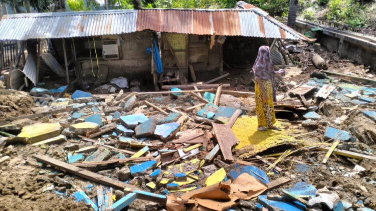 Kondisi rumah milik Hadijah Kadir pasca diterjang banjir beberapa waktu lalu. Foto : Lukman/mimoza.tv.