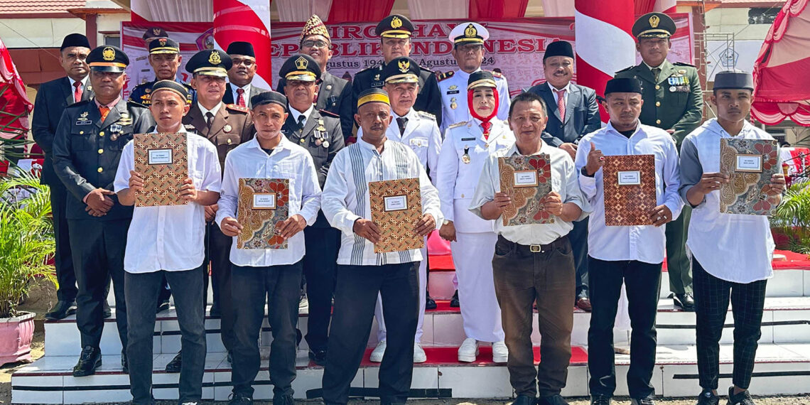 Sebanyak 158 narapidana di Lembaga Pemasyarakatan Kelas IIb Pohuwato menerima remisi umum dalam rangka HUT Kemerdekaan RI ke 79, Tahun 2024. Penyerahan remisi tersebut berlangsung di lapangan upacara kantor Bupati Pohuwato, pada Sabtu (17-8-2024)