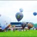 Puluhan balon udara raksasa menghias langit Bone Bolango, dalam ivent Festival Balon Gorontalo, yang digelar di GOR Harapan dan Prestasi, Sabtu (12-10-2024). Foto: Lukman/mimoza.tv.