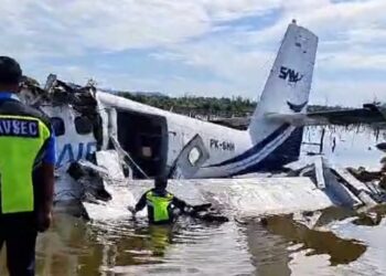 Pesawat miliki maskapai SAM Air yang jatuh di area Bandara Bumi Panua, Kabupaten Pohuwato, Ahad (20-10-2024).