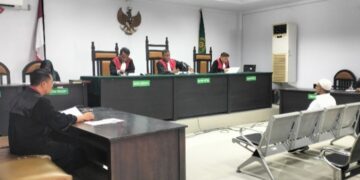 Sidang pembacaan dakwaan kasus gratifikasi jalan Pandjaitan, yang digelar di PN Tipikor dan Hubungan Industrial Gorontalo, Rabu (23-10-2024). Foto: Lukman/mimoza.tv.