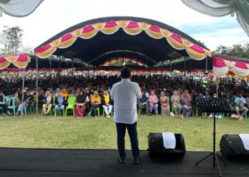 Calon Wakil Gubernur Gorontalo nomor urut 1, Marten Taha, saat orasi kampanye di Desa Dulupi, Kecamatan Dulupi, Kabupaten Boalemo, Senin, 21 Oktober 2024.