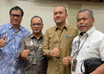 Ketua PN Gorontalo (kedua dari kiri gambar), bersama Kepala Biro Hukum dan Humas MA, Jubir PN Jakarta Selatan dan Hakim Yustisial MA.