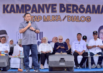 Ketua Dewan Pimpinan Wilayah (DPW) Partai Nasdem Gorontalo, Rachmat Gobel, saat memberikan orasi pada kampanye pasangan calon Gubernur dan Wakil Gubernur Gorontalo, Tony Uloli dan Marten Taha, di Bone Bolango.