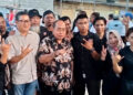 Pasangan Calon Wali Kota dan Wakil Wali Kota Nomor Urut 3, Adhan Dambea dan Indra Gobel, foto bersama pendukungnya. (Foto : Lukman/mimoza.tv).