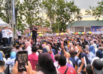 Kampanye Pesta Rakyat “Hebatkan Gorontalo,” yang digelar oleh pasangan calon Gubernur dan Wakil Gubernur Gorontalo, Tonny Uloli dan Marten Taha, di Lapangan Likada, Kecamatan Kabila, Bone Bolango, Sabtu (16-11-2024). Foto : Lukman/mimoza.tv.